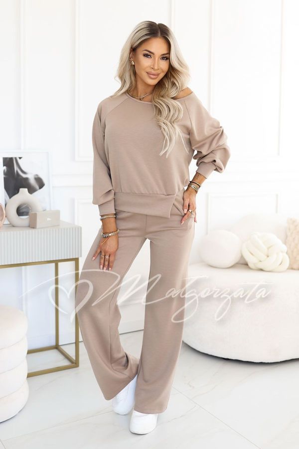 A beige women’s outfit comprising wide-leg trousers and a loose-fitting top – Ayla