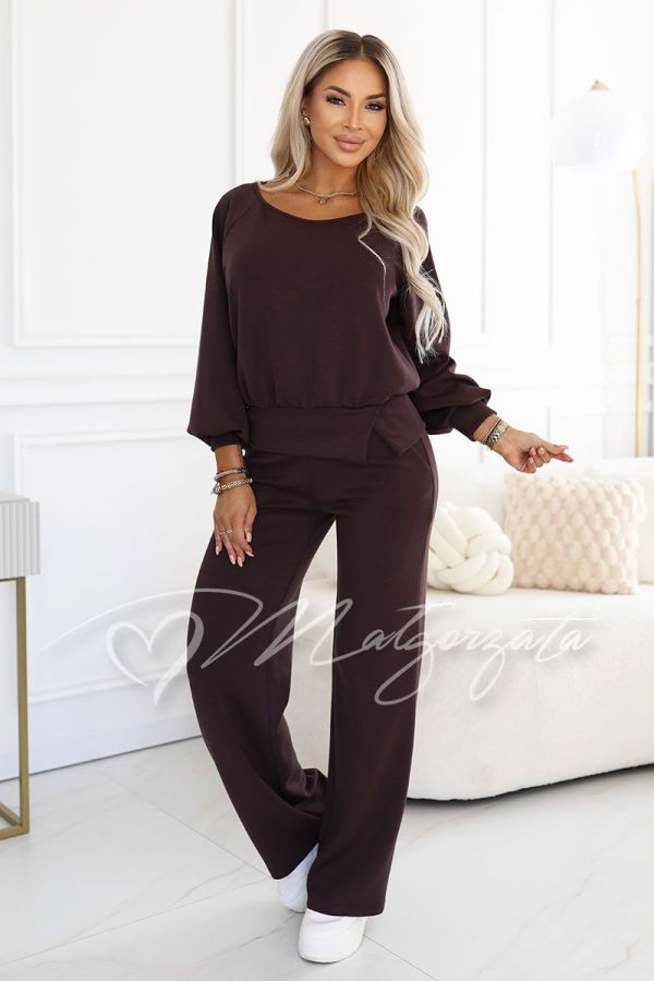 A chocolate-coloured women’s outfit comprising wide-leg trousers and a loose-fitting top – Ayla