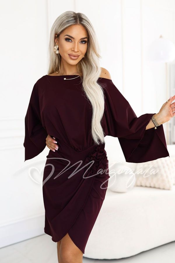 Plum-coloured formal dress with wide sleeves and a flower – Noelia