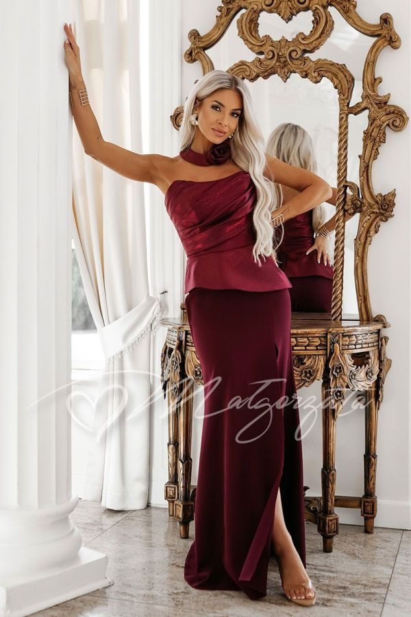 A burgundy maxi evening dress with a shimmering bodice – Loretta