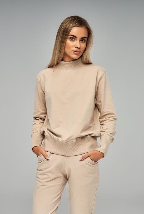 Trendy na 2025 rok - najmodniejsze dresy damskie