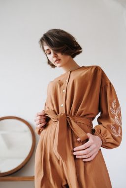 Kombinezony na wesele – elegancja w nowoczesnym wydaniu