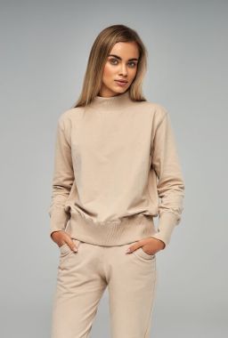 Trendy na 2025 rok - najmodniejsze dresy damskie