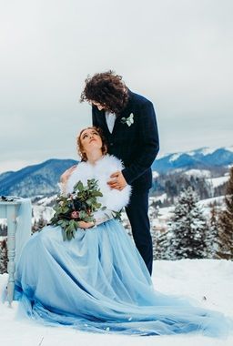 Jakie kolory sprawdzą się w zimowych stylizacjach weselnych?